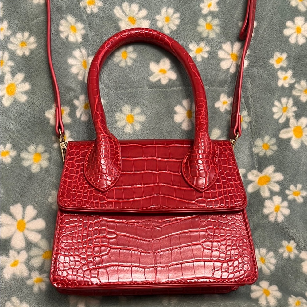 Red Faux Crocodile Handbag W/ Shoulder Strap (Pre-Owned) Good Condition!